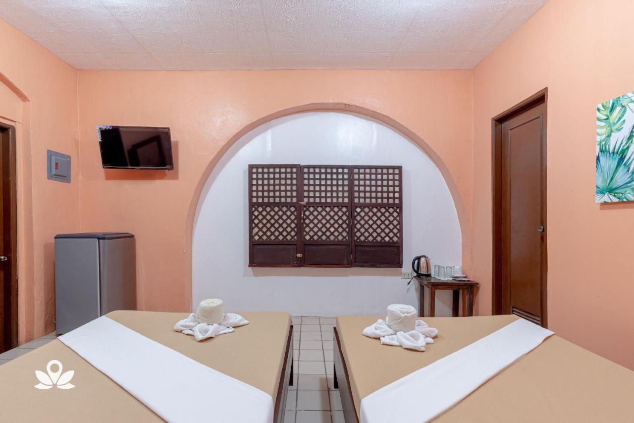 Zen Rooms Calle Crisologo Βιγκάν Εξωτερικό φωτογραφία